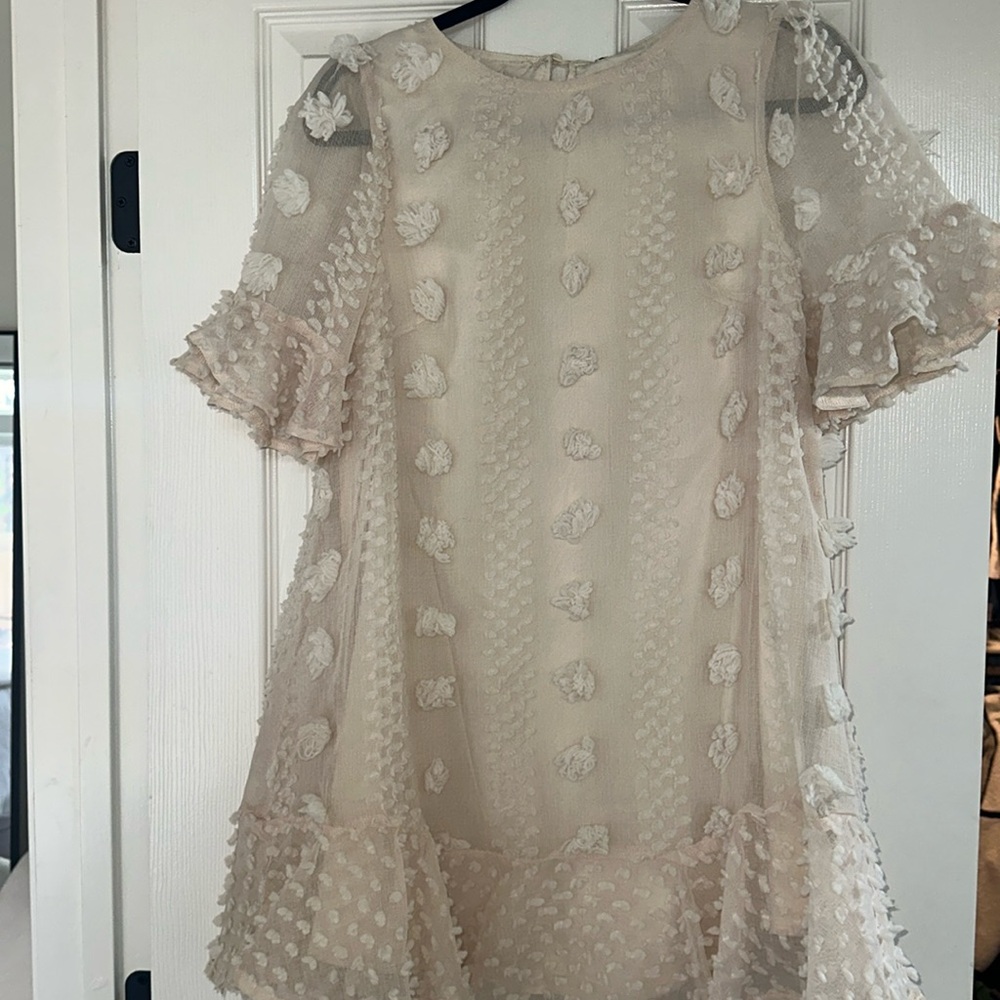 Flowy cream short sleeve dress